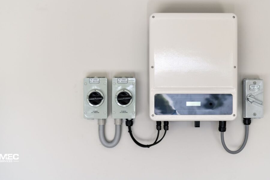 Blackout backup battery and inverter setup for solar homes